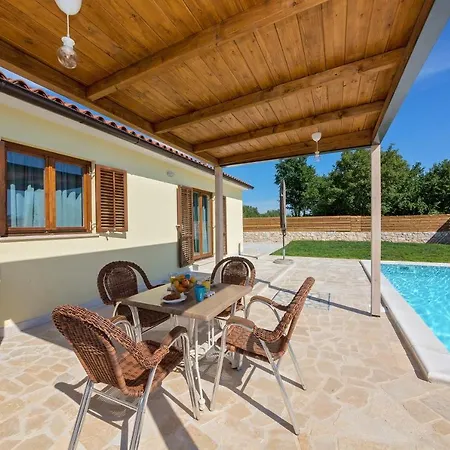 Casa Vita Muntrilj * Tinjan